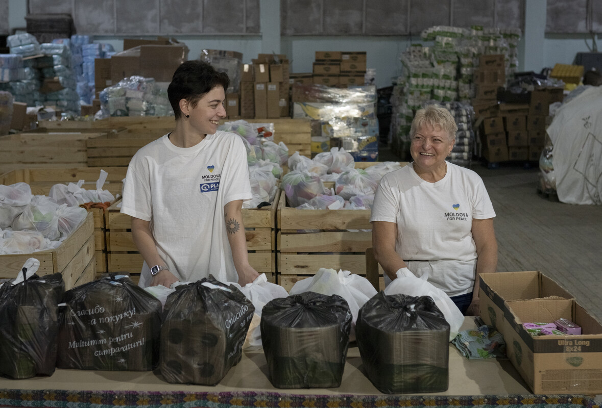 Janna* (left) and Tatiana* (right) at work in the Moldova for Peace warehouse in Moldova. Image: Andreea Campeanu/DEC 