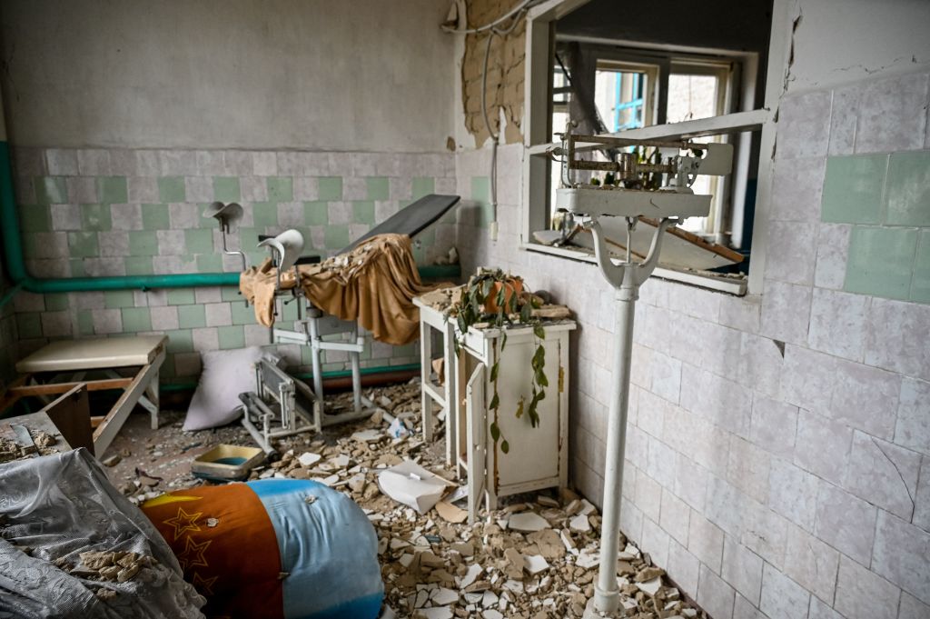 An examination room in a hospital damaged by shelling in Kupiansk, Kharkiv region in December 2022. Image: Sergey Bobok/AFP