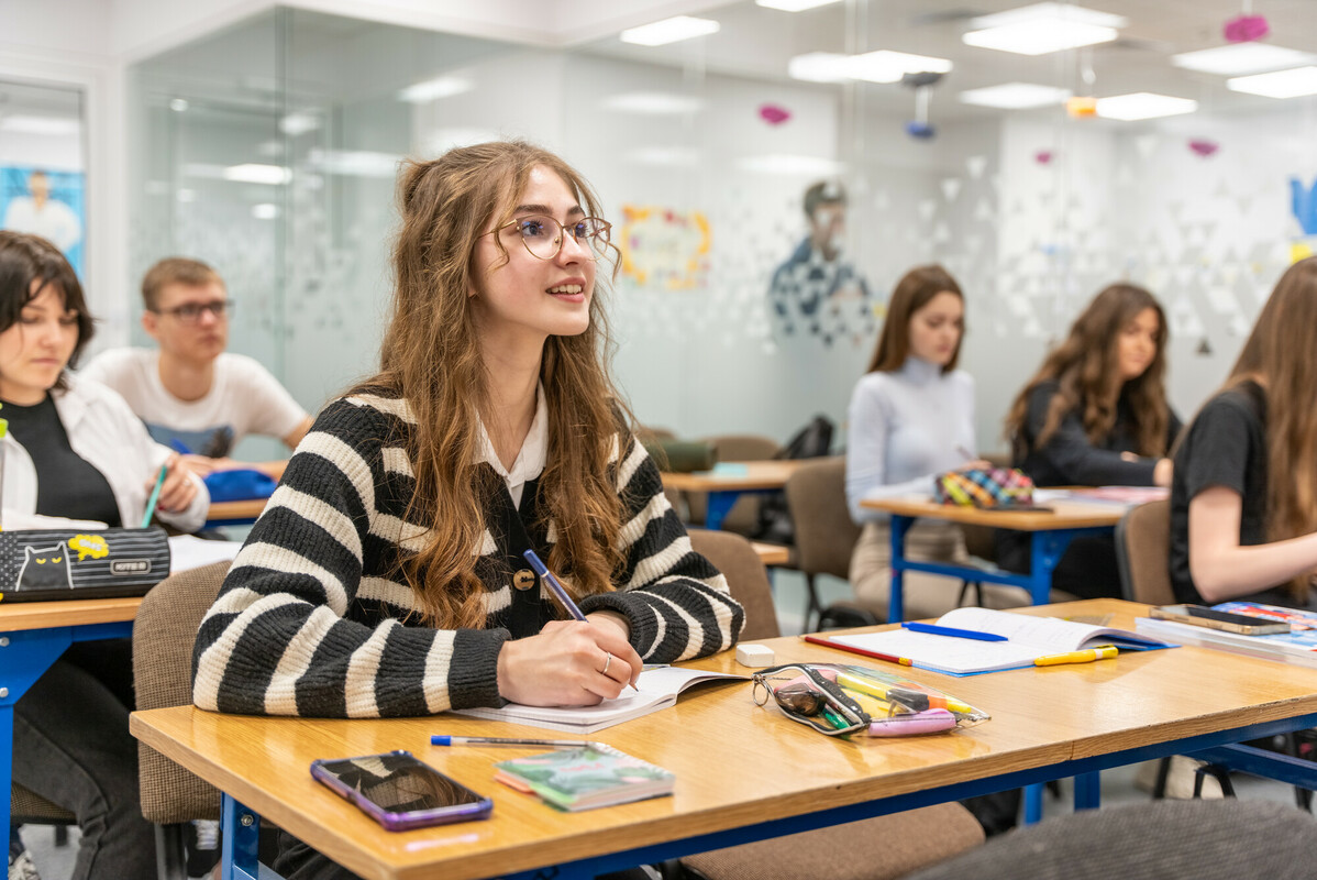 Yevheniia*, 16, attends an Unbreakable Ukraine school funded by Save the Children in Poland in October 2022. Image: Paul Wu/DEC